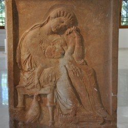 Pydna, Tombstone mother and child