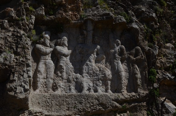 Sarab-e Bahram, Rock relief