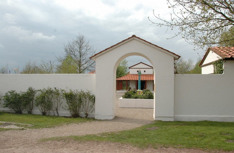 Reconstruction of the sanctuary at Cuijk with the Maastricht propylaea