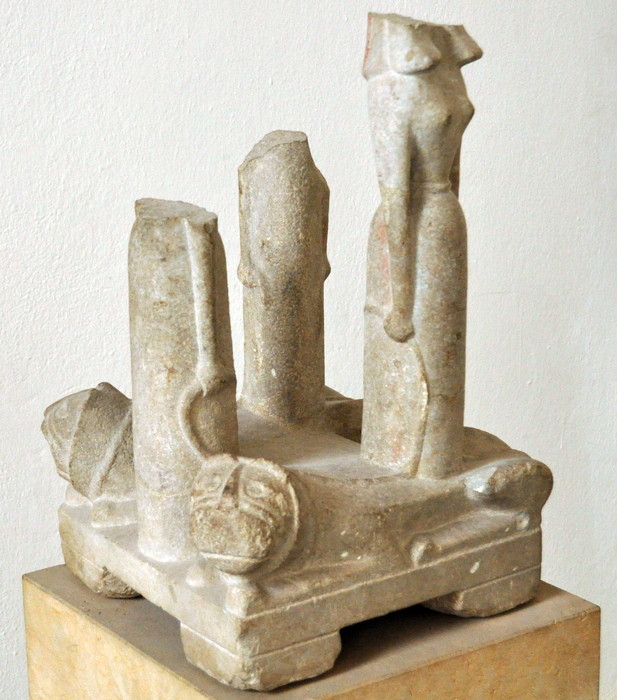 Samos, Temple of Hera, Statue of three goddesses and a lion