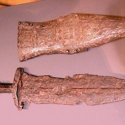 Vechten, Dagger and scabbard