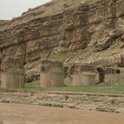 Pol-e Dokhtar, North bank