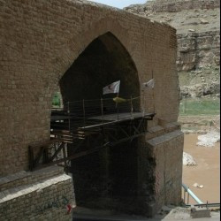 Pol-e Dokhtar, Standing arch, from the southeast