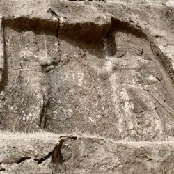 Barm-e Dilak, Relief I: queen, flower, king