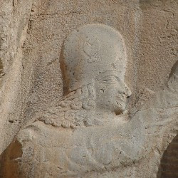 Naqš-e Rustam, relief of Ardašir I, Official with fly-whisk