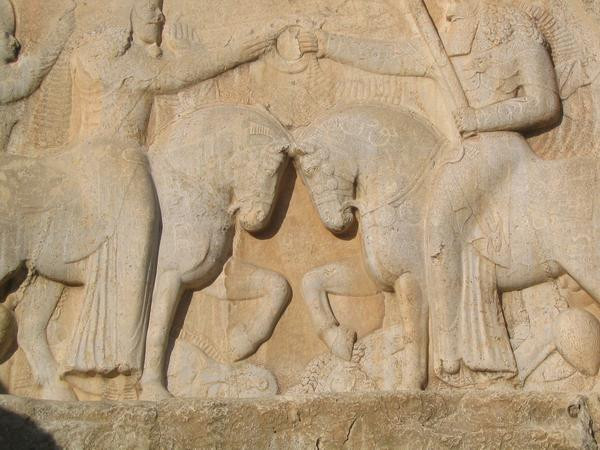 Naqš-e Rustam, Investiture relief of Ardašir I, Horses and defeated enemies
