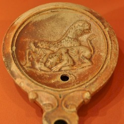 Utica, Oil lamp with a lion and a panther